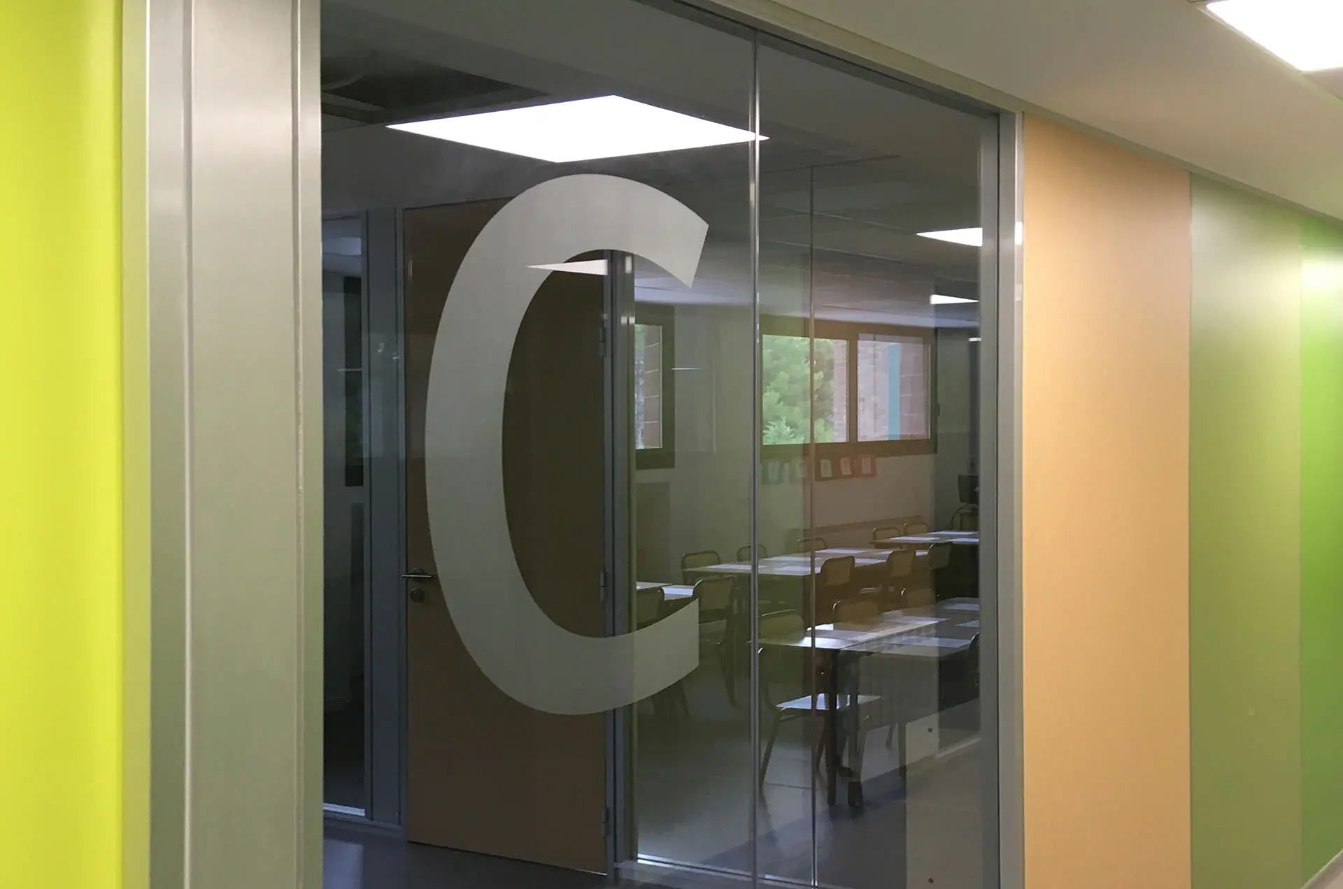 Proyecto integral de rotulación en Escola L'Oreig de Pallejà